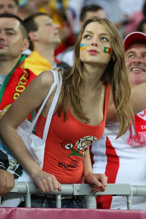 女人眼中的欧洲杯（喜欢看欧洲杯的女生）